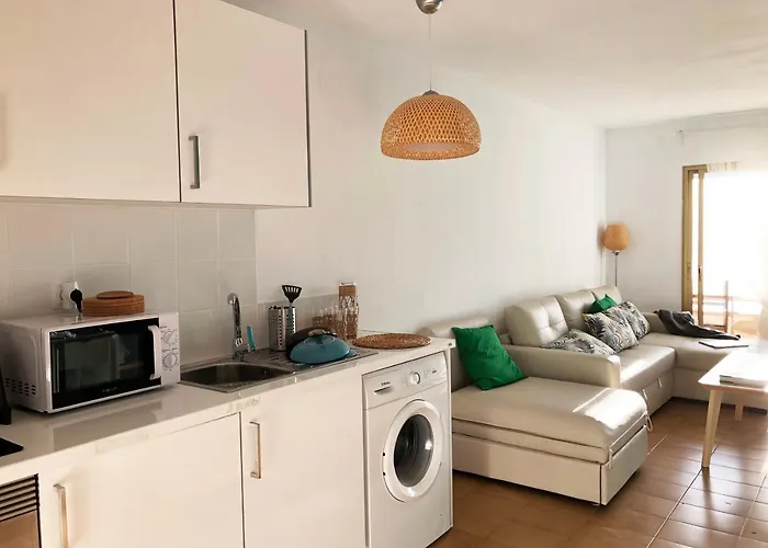 New Stunning Seaview Apartment With Lovely Balcony